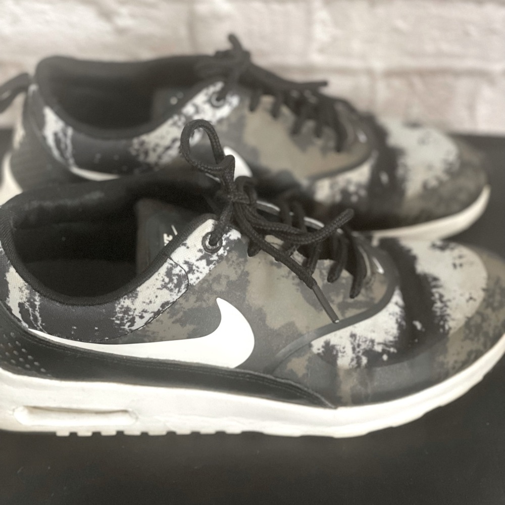 NIKE WMNS AIR MAX THEA PRINT "BLACK N WHITE" size 8